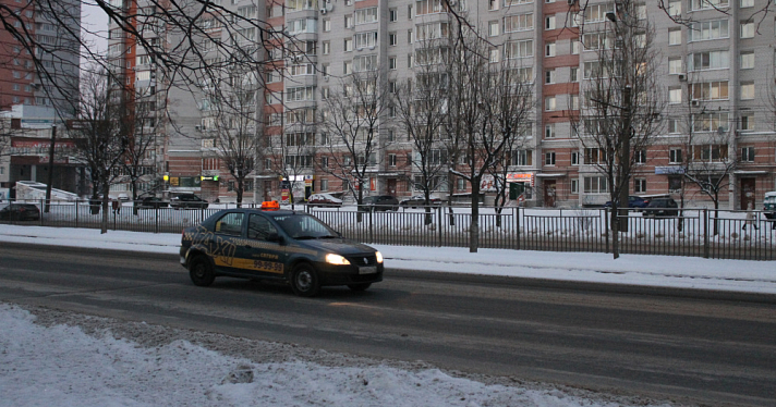 В Ярославле пассажир обокрал таксиста прямо во время поездки