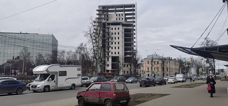 В Ярославле за месяц оштрафовали 60 водителей, паркующихся на газонах
