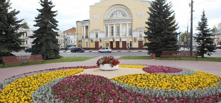 «В наших ближайших планах — выпуск сразу трех премьер»: труппа Волковского театра готовится к новому сезону