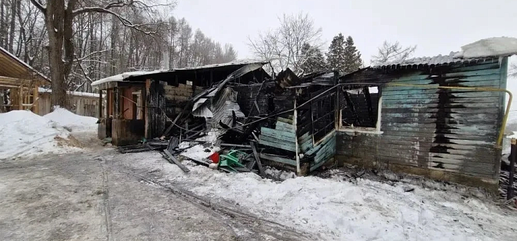 Без жилья остались несколько семей: пожар частично уничтожил жилой дом в посёлке Ярославской области_309869