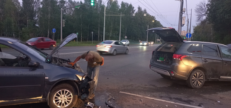 В Ярославской области за вечер в двух ДТП пострадали четыре человека