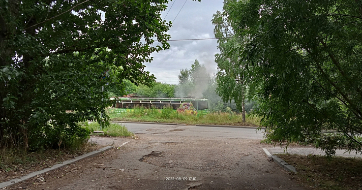 В Ярославле загорелся трамвай во время движения_217613