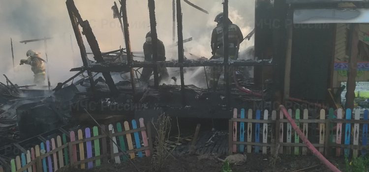 В Ярославской области в минувшие выходные сгорели пять домов_239987