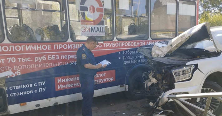 Стало известно о состоянии пассажиров автобуса, столкнувшегося с джипом в Рыбинске