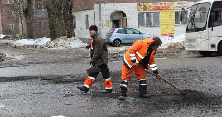 С 11 апреля в Ярославле продолжится ямочный ремонт дорог