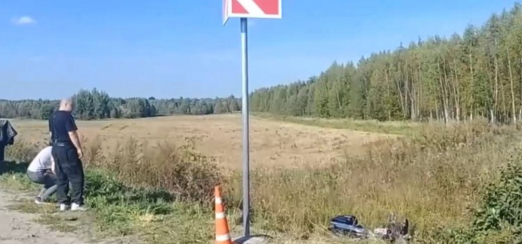 Ударилась головой об столб: на трассе в Тутаевском районе погибла женщина