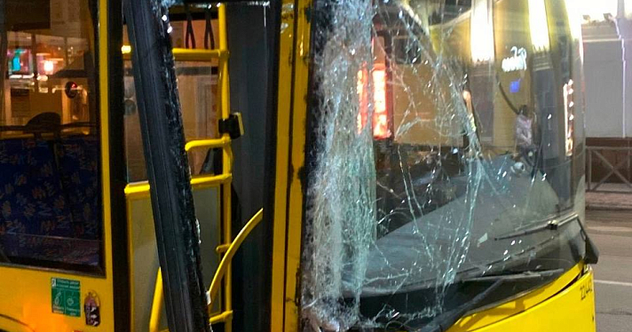 В Ярославле за один вечер в ДТП пострадали три автобуса_254037