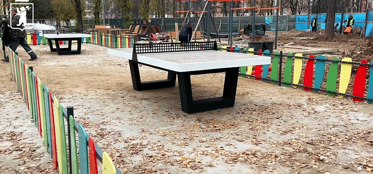 В ярославских скверах устанавливают детские городки и спортивные тренажёры_305977