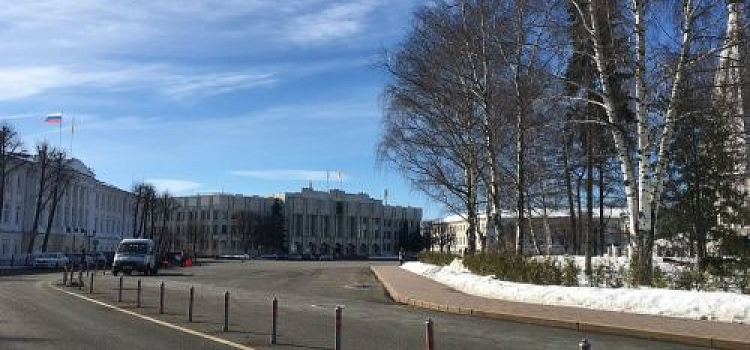 Ярославцы оценили метод ограничения парковки на Советской площади