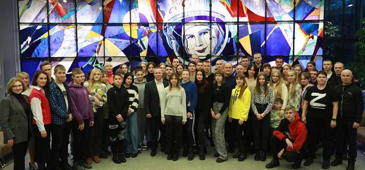 Губернатор Ярославской области встретился с юными спортсменами из ДНР_226104