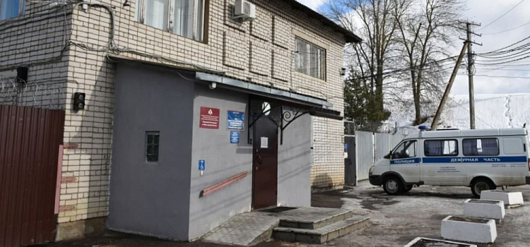 Водитель погрузчика насмерть задавил работника ярославского предприятия