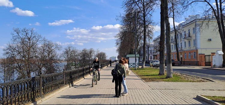 Заменить плитку на ярославских набережных должны до Дня города