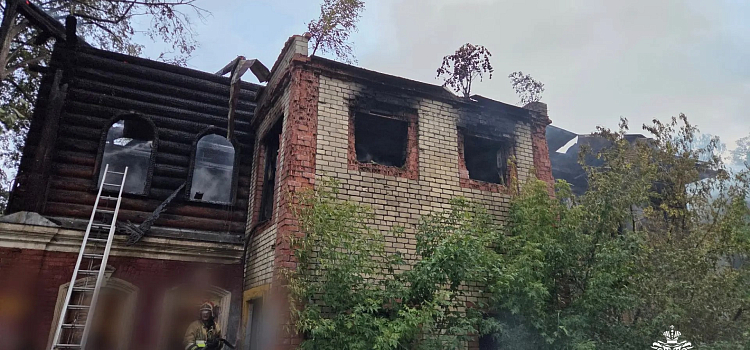 Столетний дом купца Галкина в Ярославле подожгли_321216