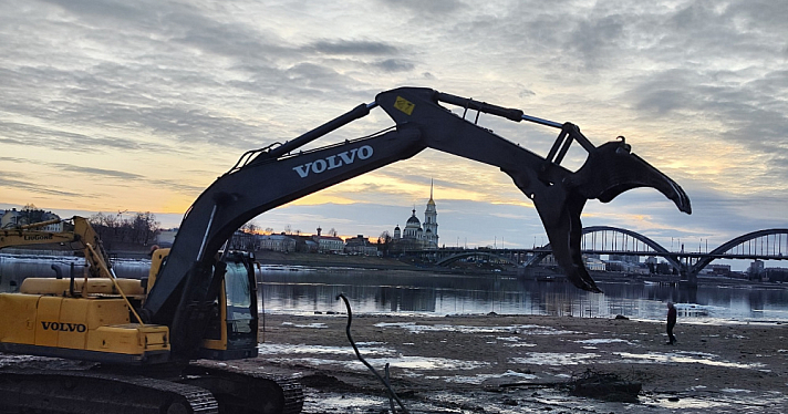 В Рыбинске сносят пирс старого завода