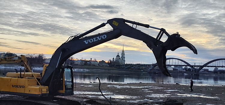 В Рыбинске сносят пирс старого завода