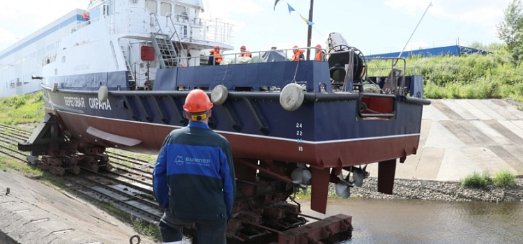 В Рыбинске спустили на воду корабль для пограничников_245166