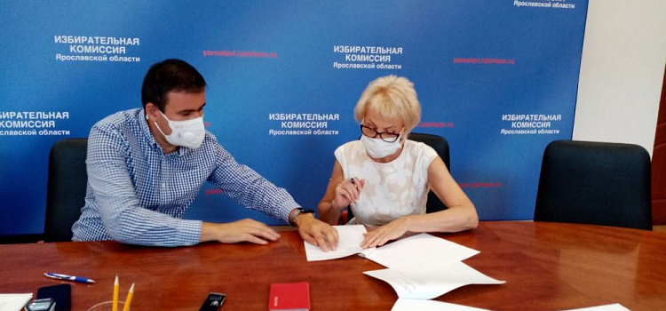 Лариса Ушакова подала документы в Избирательную комиссию Ярославской области для выдвижения на пост депутата Государственной Думы