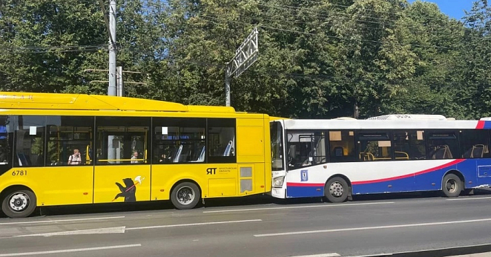 В Ярославле столкнулись два автобуса