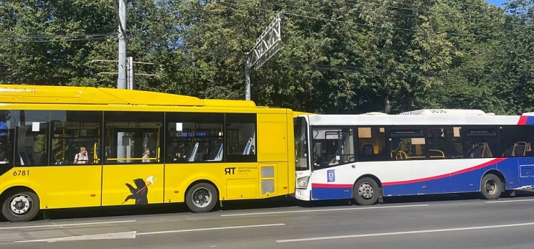 В Ярославле столкнулись два автобуса