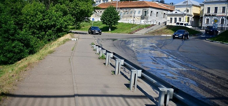 В центре Ярославля ограничили движение транспорта: причина