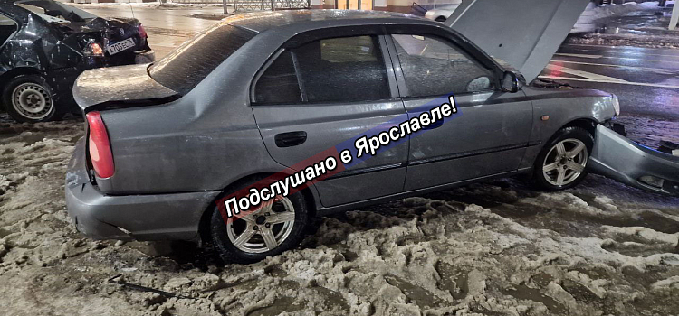 В Ярославле устанавливают личность водителя, протаранившего автомобили на улице Свободы_289525