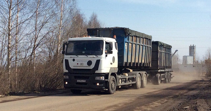 На полигон «Скоково» под Ярославлем приезжали мусоровозы, вероятно, принадлежащие Правительству Москвы. Репортаж «Яркуба»_137857