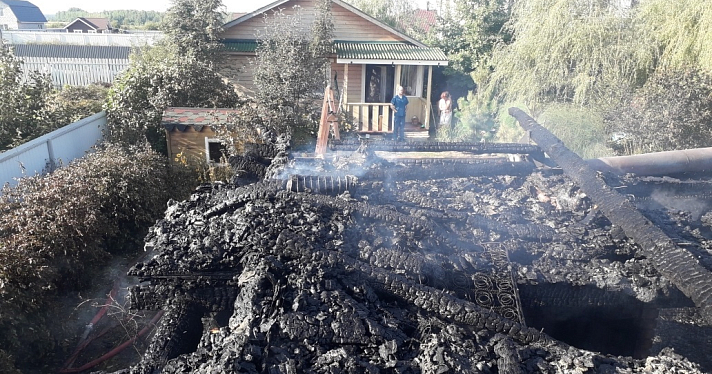 В Ярославской области в пожаре погибли двое детей и бабушка_218068