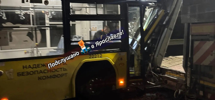 «С содроганием каждый раз проезжаю»: за выходные в Ярославле произошло два ДТП с пострадавшими_323411