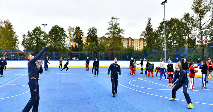 В Ярославле открыли первую «умную» спортивную площадку_251142