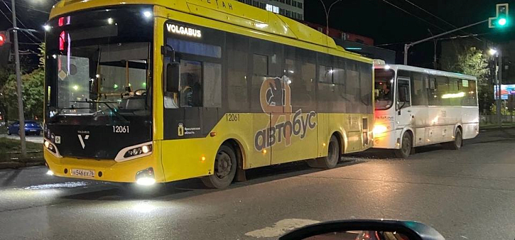 В Ярославле за один вечер в ДТП пострадали три автобуса_254039