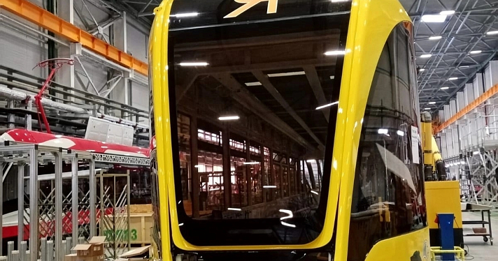 Ярославцам показали их будущий желтый брендированный трамвай_242087