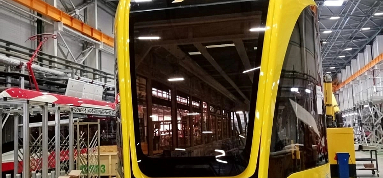 Ярославцам показали их будущий желтый брендированный трамвай_242087