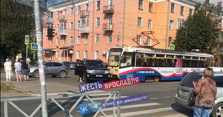 В Ярославле случилось второе за день ДТП с участием трамвая