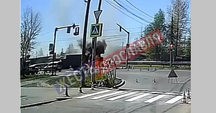 Вспыхнула краска: стало известно о состоянии пострадавшего в Ярославле дорожного рабочего