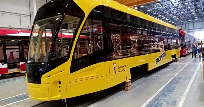 Ярославцам показали их будущий желтый брендированный трамвай_242085