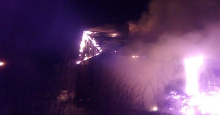 Сгорел дотла: в деревне в Ярославской области вспыхнул частный дом