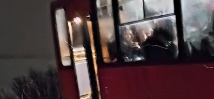 Под Ярославлем автобус с пассажирами вылетел с дороги_260291