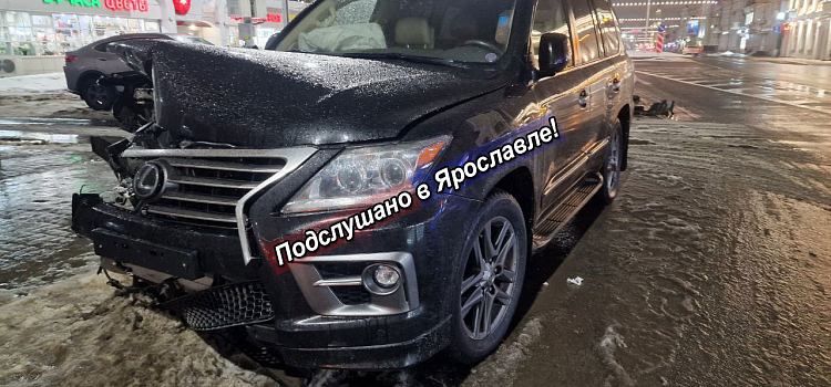 В Ярославле устанавливают личность водителя, протаранившего автомобили на улице Свободы_289526