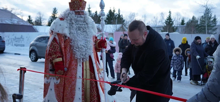 «Ростелеком» установил ретро-таксофон в Вятском_260477