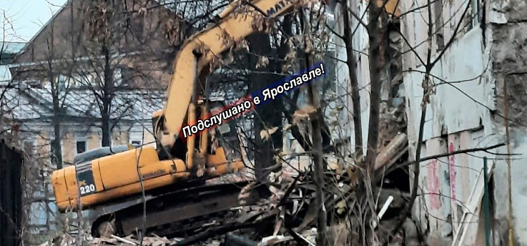 В Ярославле сносят дом на проспекте Октября, где регулярно происходят пожары