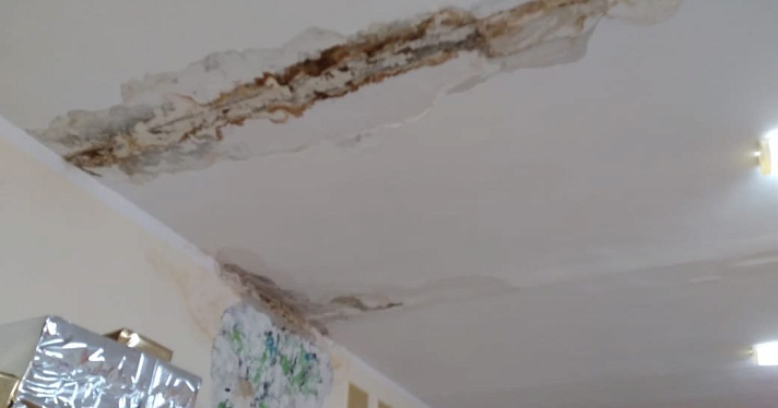 Потолок покрылся плесенью: в детском саду в Переславле не могут доделать ремонт_170568