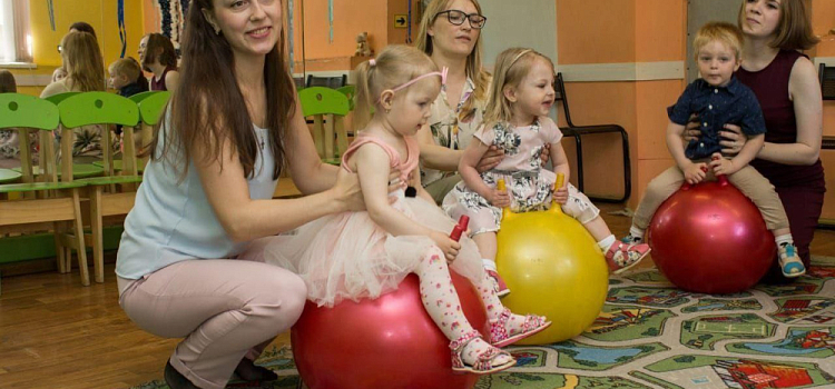 Какие выплаты выросли у молодых родителей в Ярославской области