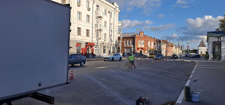 В центре Ярославля ведутся работы по внедрению платных парковочных пространств_304201