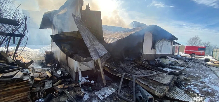 Требуется помощь: в деревне под Ярославлем пожар оставил семью без вещей и документов_313332