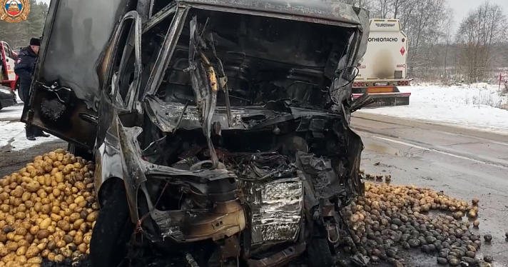 Погиб в горящем авто: на трассе в Угличском районе произошло смертельное ДТП