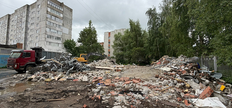 Во Фрунзенском районе Ярославля снесли заброшенный магазин