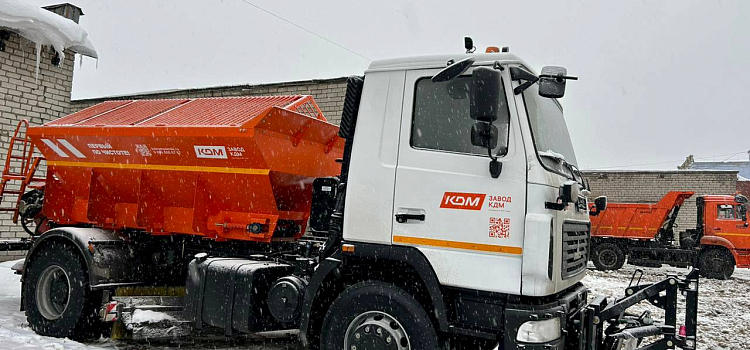 На подмогу снегоуборочной технике в Ярославль прибыли ещё пять новых машин_263259