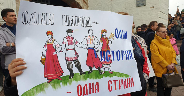 В поддержку референдумов: ярославцы собрались в центре города на митинге-концерте_222121