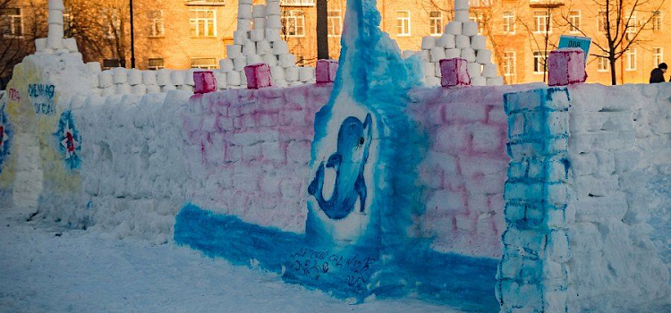 В Рыбинске построили самую большую снежную крепость в России _97755