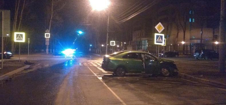 В центре Ярославля произошло ДТП с четырьмя пострадавшими